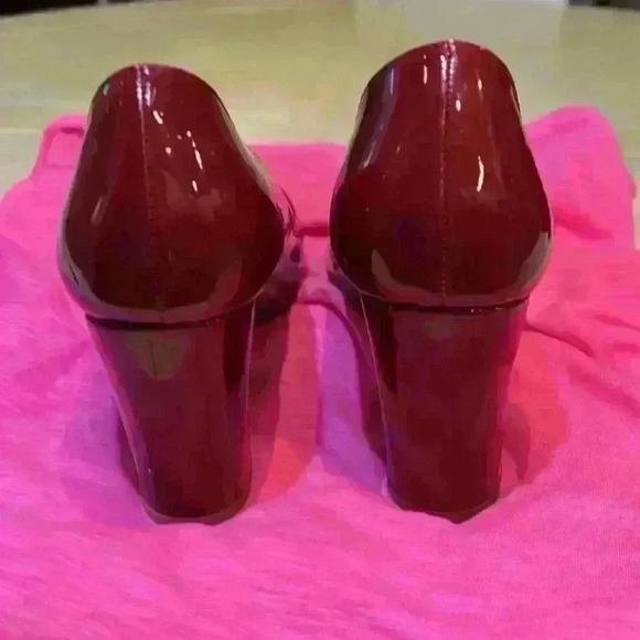 CASTAMERE RED PATTERN LEATHER PUMP Size 8 - Picture 3 of 4